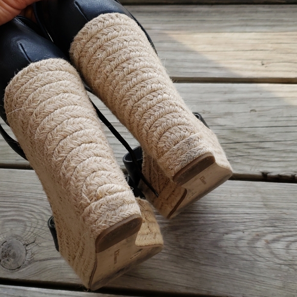 Platforms - Picture 8 of 9